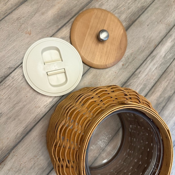 2007 Longaberger Cookie Basket W Insert and Lid - Picture 3 of 3